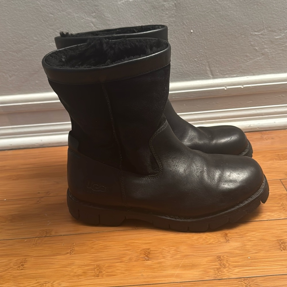 Men’s Black Ugg Wrangle Boots Size 11
